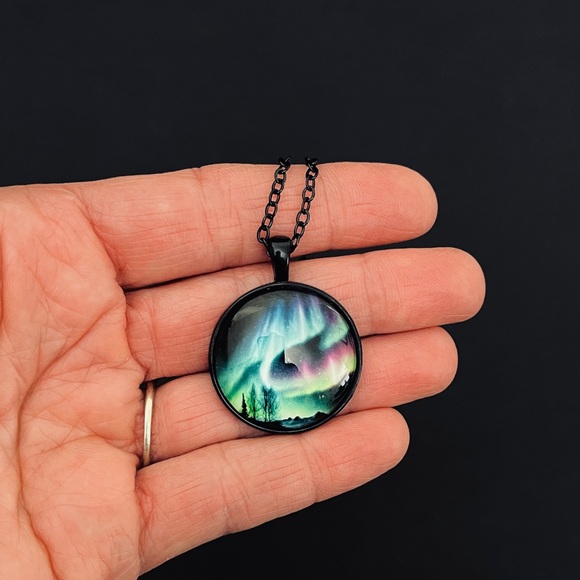 Northern Lights Black Pendant Necklace. - Picture 4 of 10